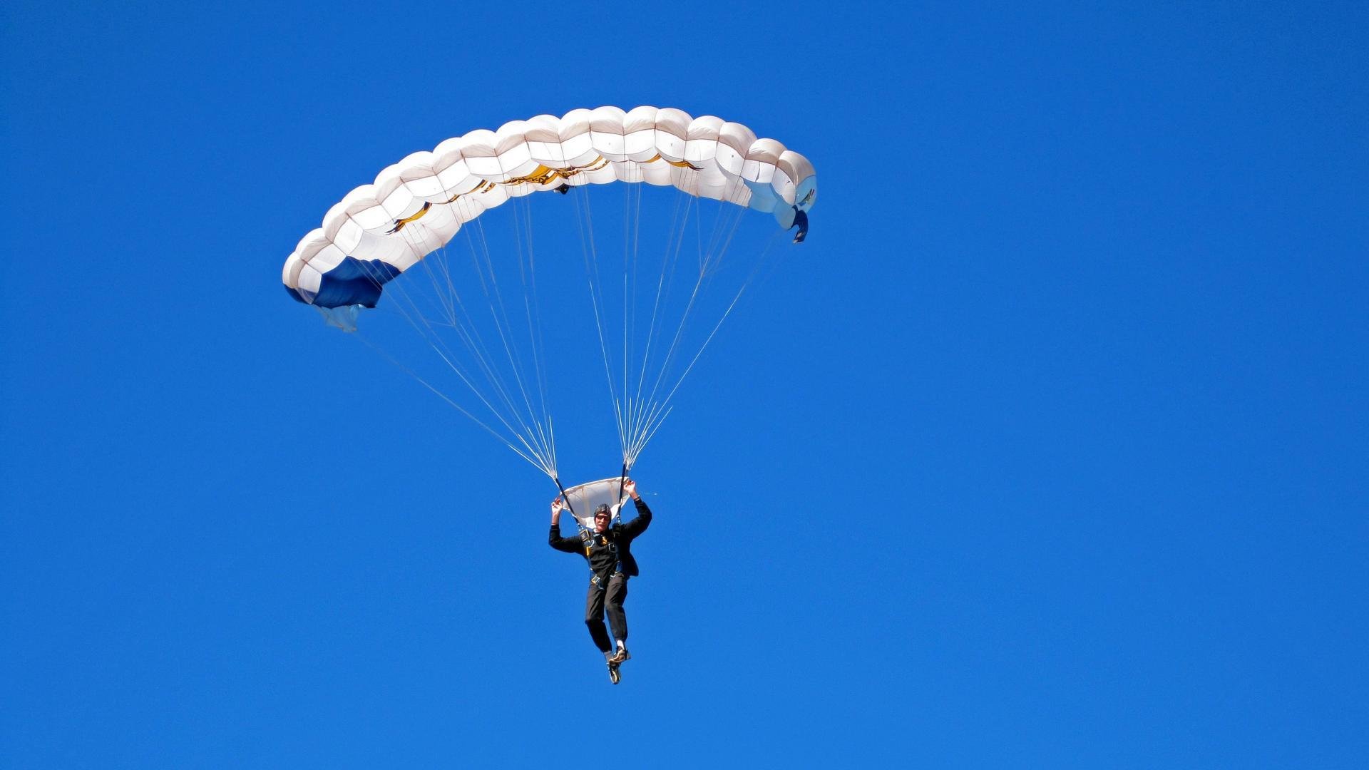 “龙泉驿东安湖体育公园：赛场热力四射，运动员激情无限”