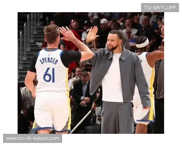 _勇士三分雨席卷赛场，连胜不断_，勇士 三分